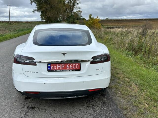 Белый Тесла Модель С, объемом двигателя 5 л и пробегом 189 тыс. км за 13700 $, фото 5 на Automoto.ua