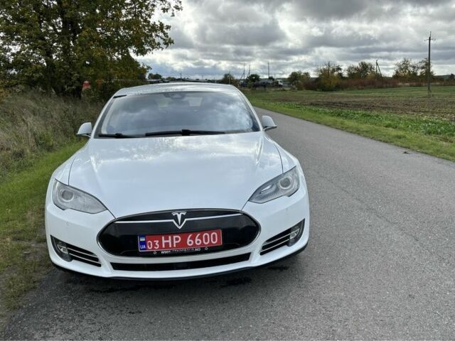 Белый Тесла Модель С, объемом двигателя 5 л и пробегом 189 тыс. км за 13700 $, фото 4 на Automoto.ua
