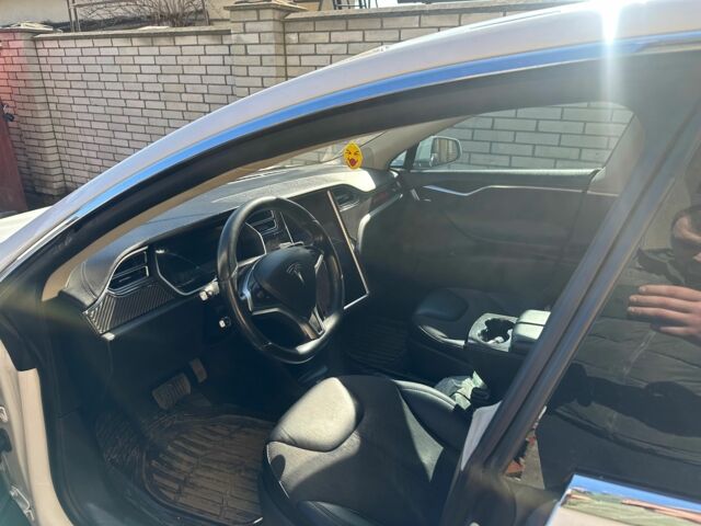 Білий Тесла Модель С, об'ємом двигуна 0 л та пробігом 225 тис. км за 9800 $, фото 8 на Automoto.ua