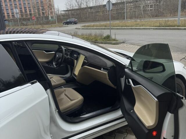 Белый Тесла Модель С, объемом двигателя 0 л и пробегом 112 тыс. км за 22000 $, фото 8 на Automoto.ua