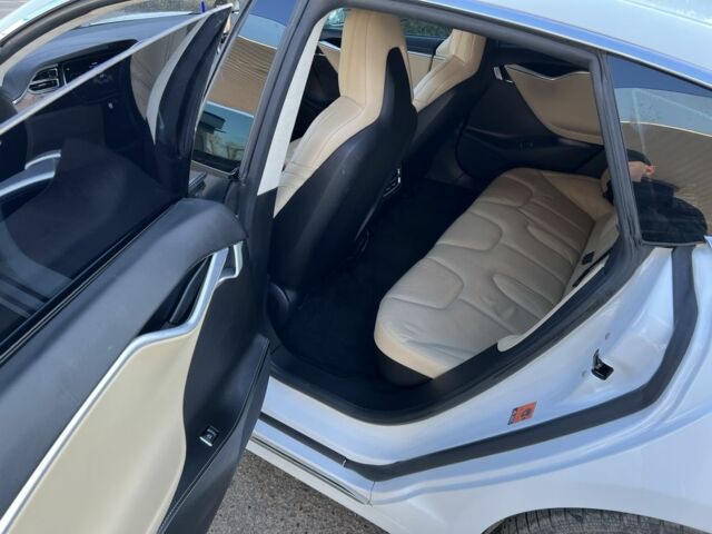 Білий Тесла Модель С, об'ємом двигуна 0 л та пробігом 172 тис. км за 16600 $, фото 16 на Automoto.ua
