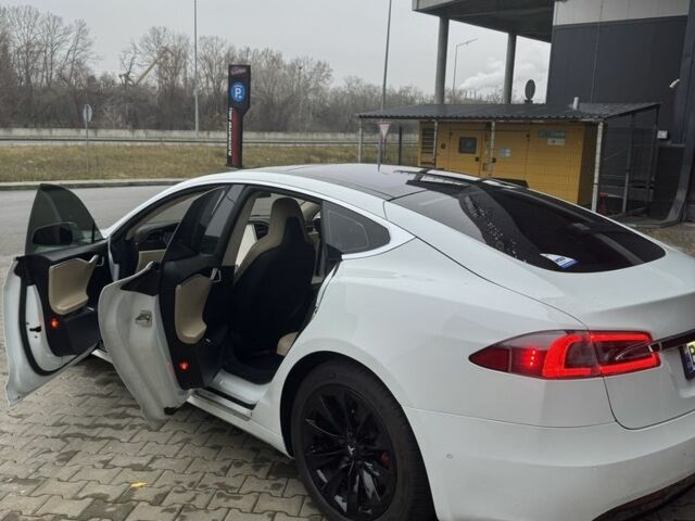 Белый Тесла Модель С, объемом двигателя 0 л и пробегом 112 тыс. км за 22000 $, фото 3 на Automoto.ua