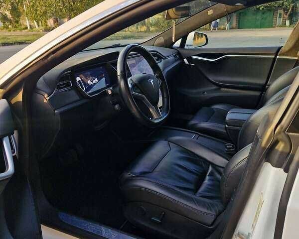 Белый Тесла Модель С, объемом двигателя 0 л и пробегом 144 тыс. км за 14500 $, фото 6 на Automoto.ua