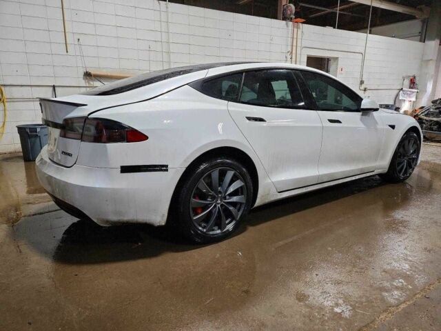 Белый Тесла Модель С, объемом двигателя 0 л и пробегом 123 тыс. км за 2500 $, фото 2 на Automoto.ua