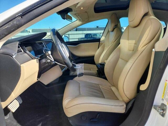 Белый Тесла Модель С, объемом двигателя 0 л и пробегом 123 тыс. км за 2500 $, фото 6 на Automoto.ua