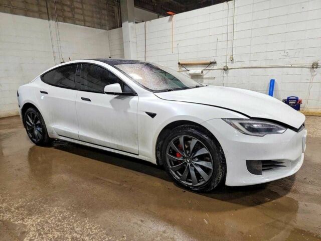 Белый Тесла Модель С, объемом двигателя 0 л и пробегом 123 тыс. км за 2500 $, фото 3 на Automoto.ua
