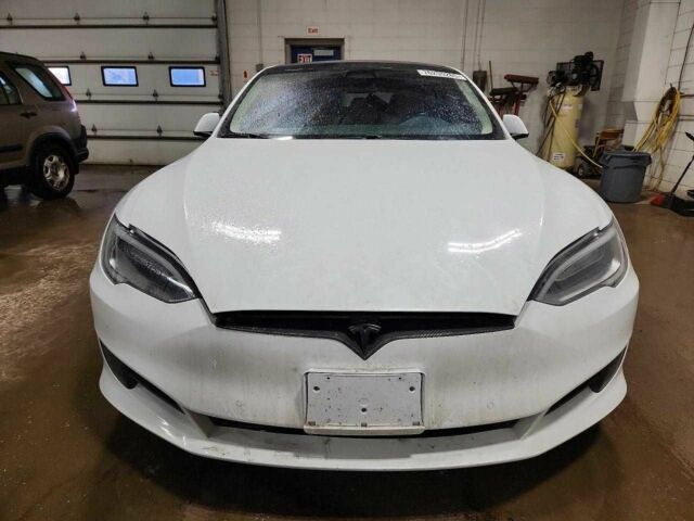 Белый Тесла Модель С, объемом двигателя 0 л и пробегом 123 тыс. км за 2500 $, фото 4 на Automoto.ua