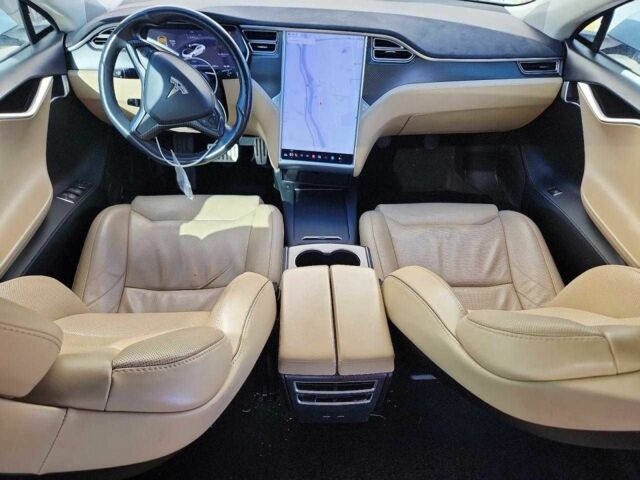 Белый Тесла Модель С, объемом двигателя 0 л и пробегом 123 тыс. км за 2500 $, фото 7 на Automoto.ua