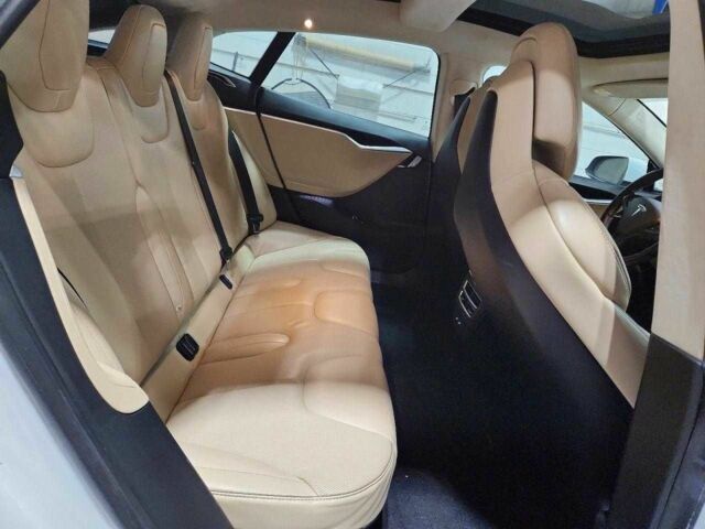 Белый Тесла Модель С, объемом двигателя 0 л и пробегом 123 тыс. км за 2500 $, фото 9 на Automoto.ua