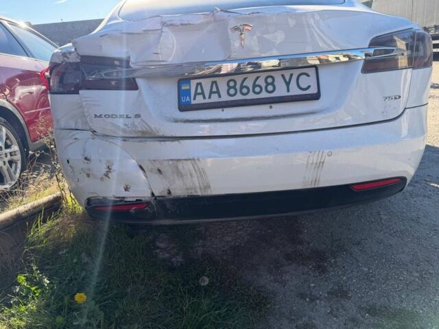 Белый Тесла Модель С, объемом двигателя 0 л и пробегом 92 тыс. км за 17089 $, фото 7 на Automoto.ua