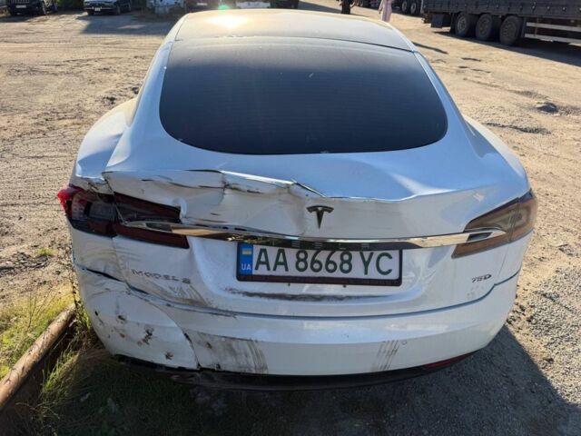 Белый Тесла Модель С, объемом двигателя 0 л и пробегом 92 тыс. км за 17089 $, фото 4 на Automoto.ua
