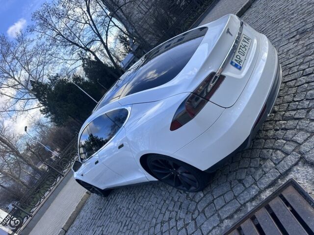 Белый Тесла Модель С, объемом двигателя 0 л и пробегом 170 тыс. км за 13500 $, фото 1 на Automoto.ua