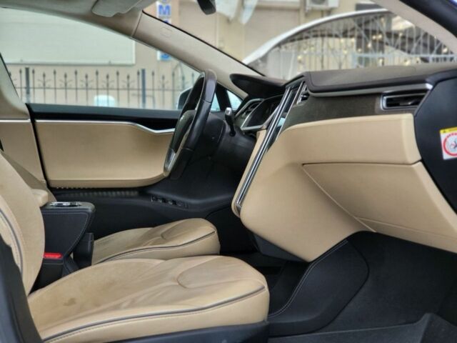 Білий Тесла Модель С, об'ємом двигуна 0 л та пробігом 177 тис. км за 12700 $, фото 11 на Automoto.ua