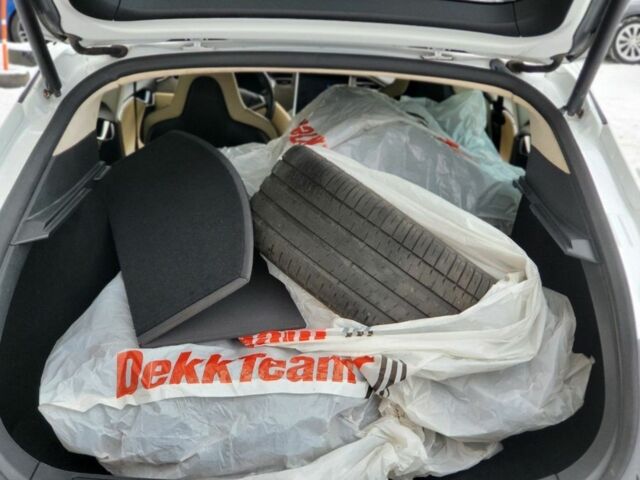 Білий Тесла Модель С, об'ємом двигуна 0 л та пробігом 177 тис. км за 12700 $, фото 16 на Automoto.ua