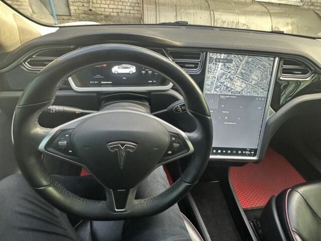 Белый Тесла Модель С, объемом двигателя 0 л и пробегом 200 тыс. км за 15000 $, фото 1 на Automoto.ua