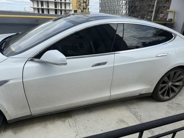 Белый Тесла Модель С, объемом двигателя 0 л и пробегом 138 тыс. км за 18000 $, фото 2 на Automoto.ua
