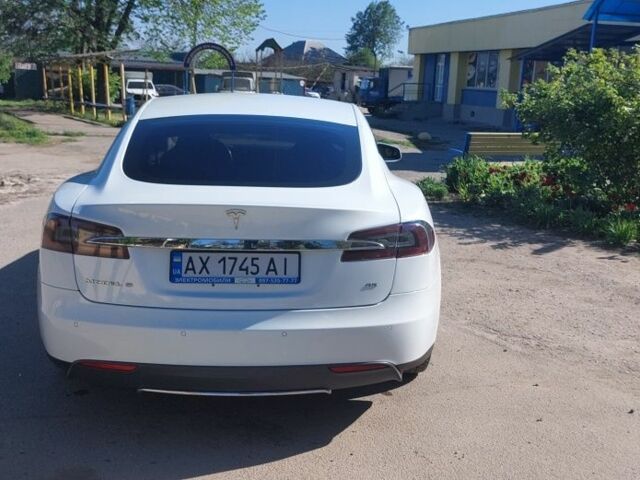 Білий Тесла Модель С, об'ємом двигуна 0 л та пробігом 150 тис. км за 13500 $, фото 5 на Automoto.ua