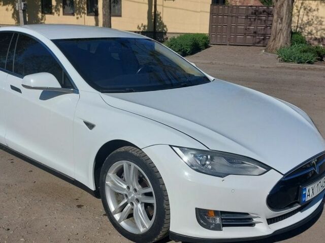 Білий Тесла Модель С, об'ємом двигуна 0 л та пробігом 150 тис. км за 13500 $, фото 1 на Automoto.ua