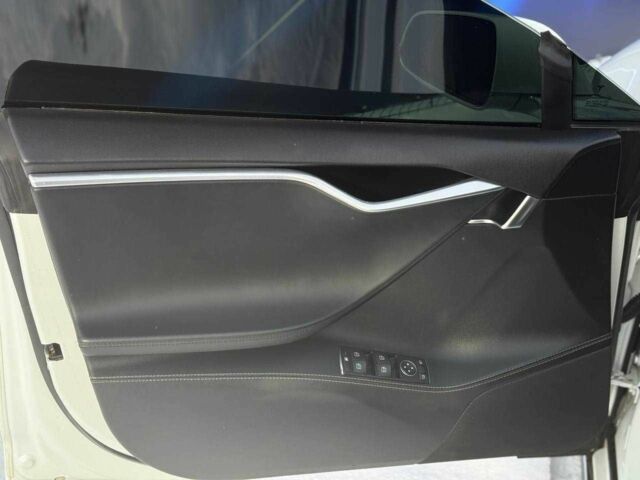 Білий Тесла Модель С, об'ємом двигуна 0 л та пробігом 200 тис. км за 14499 $, фото 7 на Automoto.ua