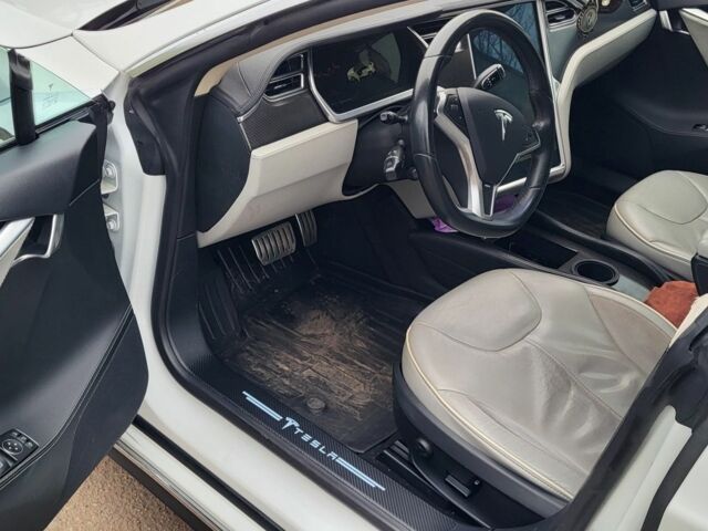 Білий Тесла Модель С, об'ємом двигуна 0 л та пробігом 164 тис. км за 15000 $, фото 6 на Automoto.ua