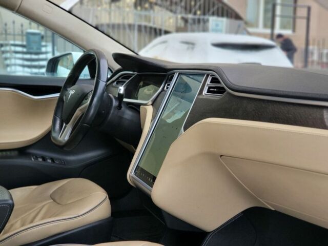 Білий Тесла Модель С, об'ємом двигуна 0 л та пробігом 177 тис. км за 12700 $, фото 10 на Automoto.ua