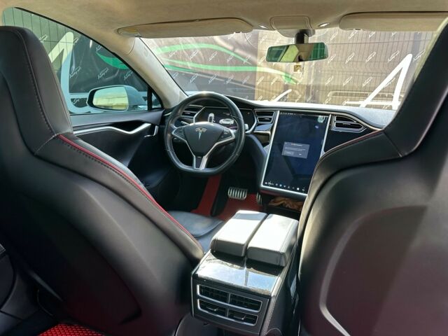 Белый Тесла Модель С, объемом двигателя 0 л и пробегом 230 тыс. км за 11999 $, фото 21 на Automoto.ua