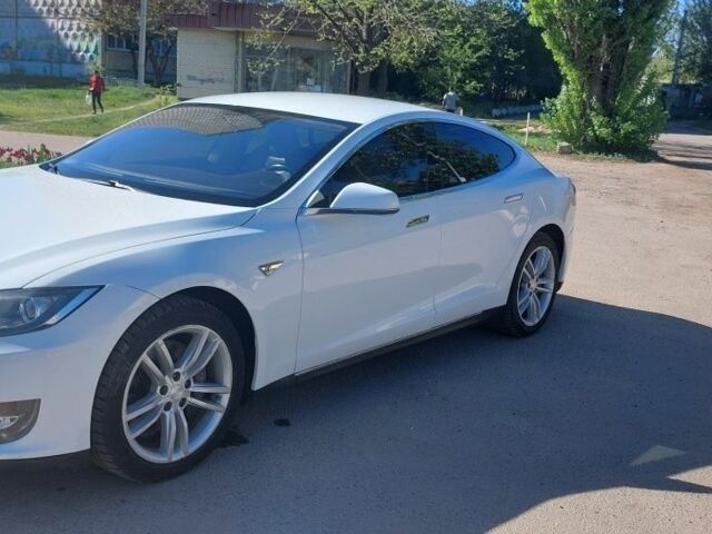 Білий Тесла Модель С, об'ємом двигуна 0 л та пробігом 150 тис. км за 13500 $, фото 2 на Automoto.ua