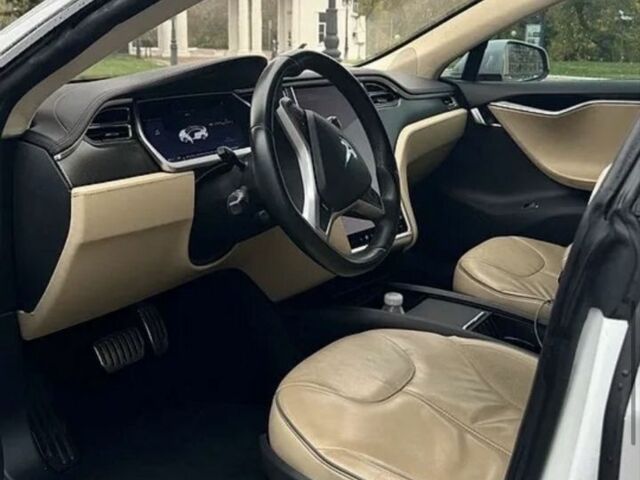 Белый Тесла Модель С, объемом двигателя 0 л и пробегом 320 тыс. км за 11193 $, фото 4 на Automoto.ua