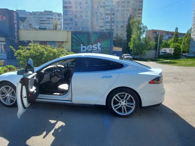 Білий Тесла Модель С, об'ємом двигуна 0 л та пробігом 150 тис. км за 13500 $, фото 6 на Automoto.ua