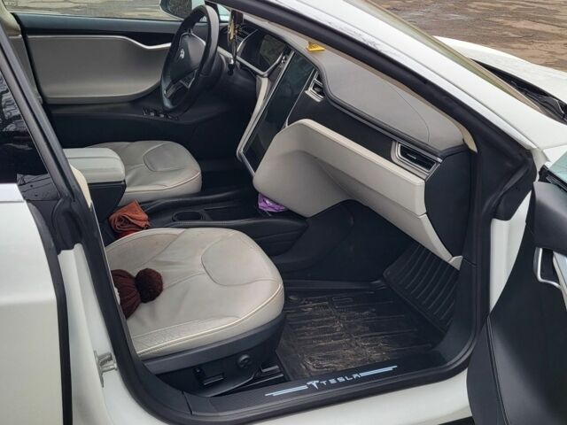 Білий Тесла Модель С, об'ємом двигуна 0 л та пробігом 164 тис. км за 15000 $, фото 4 на Automoto.ua