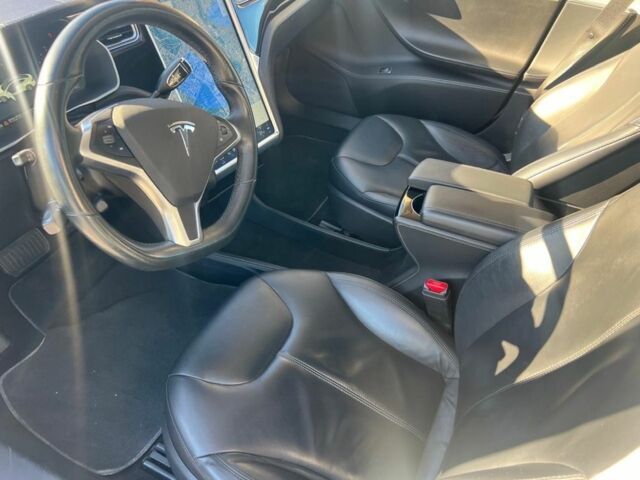 Белый Тесла Модель С, объемом двигателя 0 л и пробегом 168 тыс. км за 12700 $, фото 5 на Automoto.ua