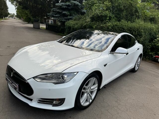 Белый Тесла Модель С, объемом двигателя 0 л и пробегом 100 тыс. км за 14450 $, фото 1 на Automoto.ua
