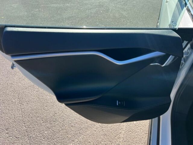 Белый Тесла Модель С, объемом двигателя 0 л и пробегом 168 тыс. км за 12700 $, фото 17 на Automoto.ua