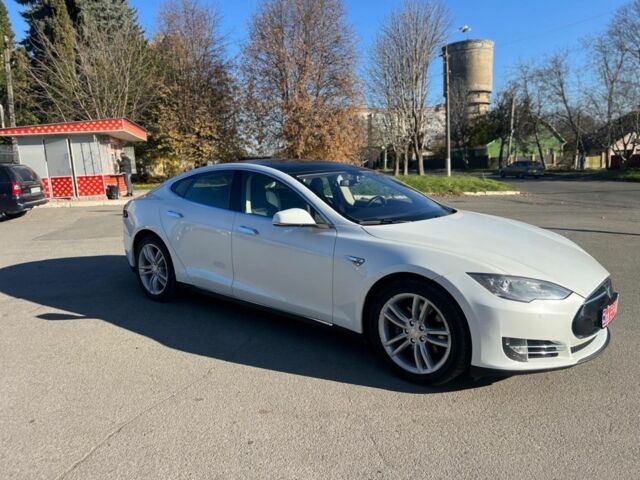 Белый Тесла Модель С, объемом двигателя 0 л и пробегом 168 тыс. км за 12700 $, фото 9 на Automoto.ua