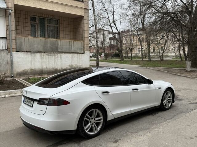Белый Тесла Модель С, объемом двигателя 6 л и пробегом 152 тыс. км за 11900 $, фото 7 на Automoto.ua
