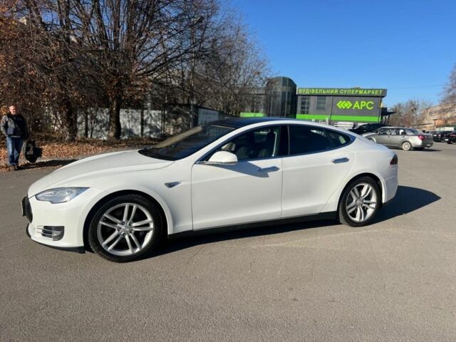 Белый Тесла Модель С, объемом двигателя 0 л и пробегом 155 тыс. км за 13900 $, фото 1 на Automoto.ua