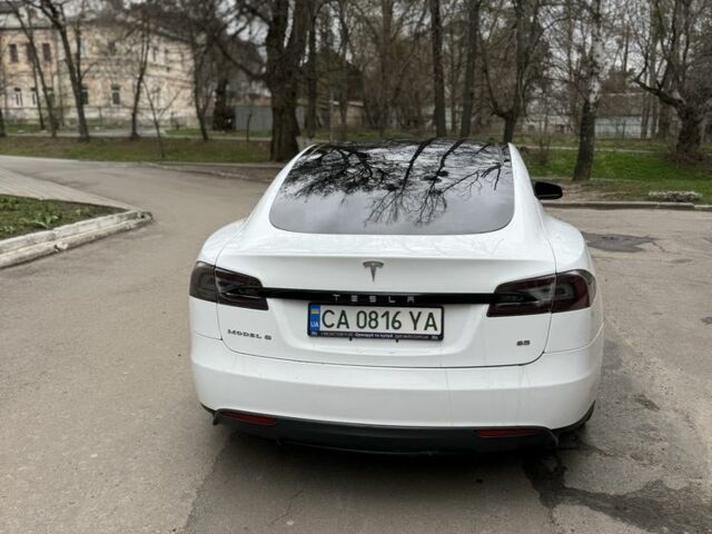 Белый Тесла Модель С, объемом двигателя 6 л и пробегом 152 тыс. км за 11900 $, фото 9 на Automoto.ua