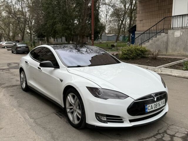 Белый Тесла Модель С, объемом двигателя 6 л и пробегом 152 тыс. км за 11900 $, фото 4 на Automoto.ua