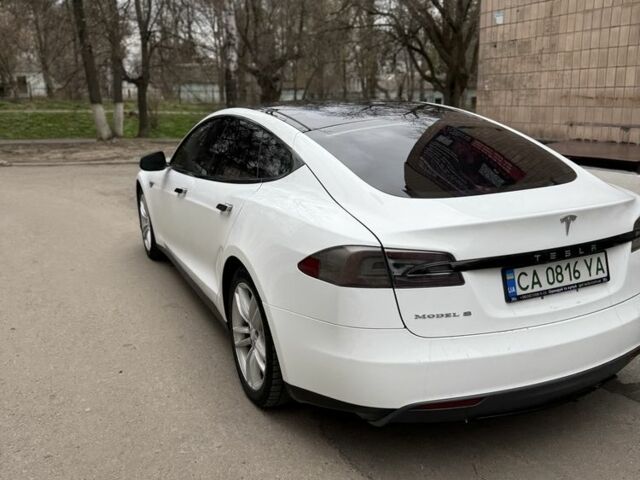 Белый Тесла Модель С, объемом двигателя 6 л и пробегом 152 тыс. км за 11900 $, фото 10 на Automoto.ua