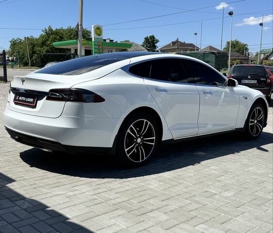 Белый Тесла Модель С, объемом двигателя 0 л и пробегом 188 тыс. км за 15400 $, фото 3 на Automoto.ua