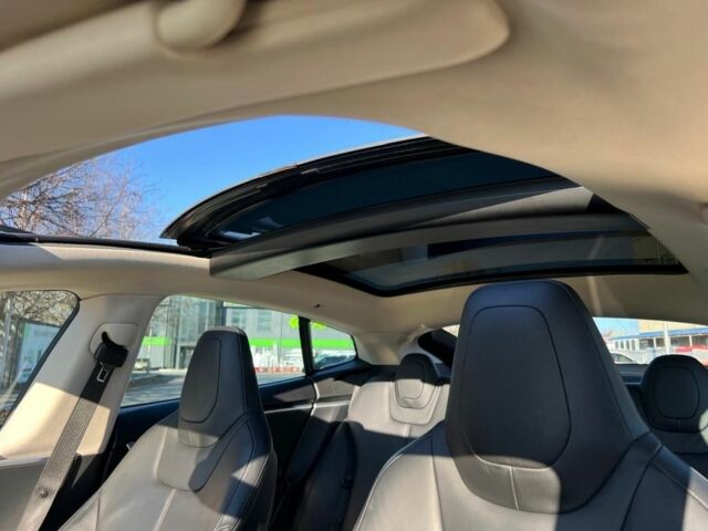 Белый Тесла Модель С, объемом двигателя 0 л и пробегом 168 тыс. км за 12700 $, фото 7 на Automoto.ua