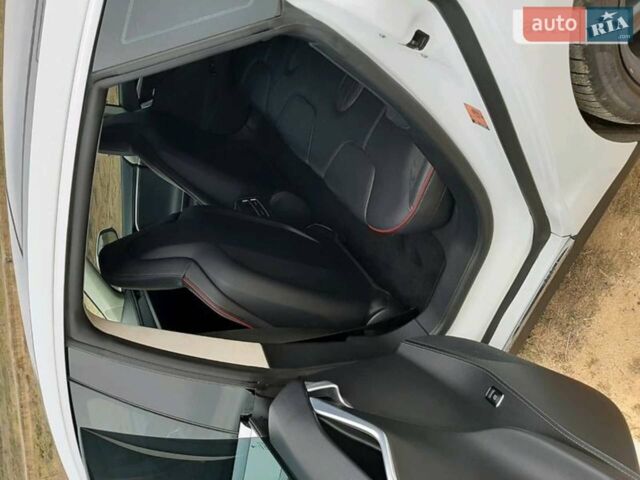 Белый Тесла Модель С, объемом двигателя 0 л и пробегом 170 тыс. км за 22000 $, фото 4 на Automoto.ua