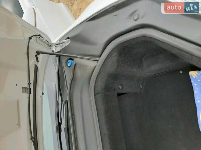 Белый Тесла Модель С, объемом двигателя 0 л и пробегом 170 тыс. км за 22000 $, фото 2 на Automoto.ua