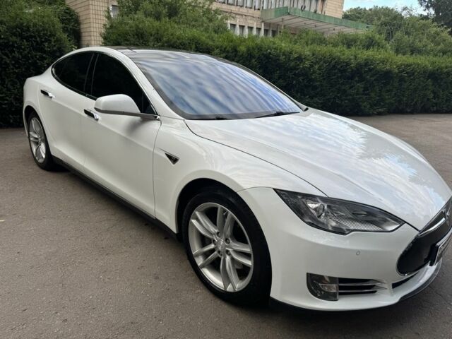 Белый Тесла Модель С, объемом двигателя 0 л и пробегом 100 тыс. км за 14450 $, фото 3 на Automoto.ua