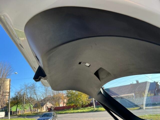 Белый Тесла Модель С, объемом двигателя 0 л и пробегом 168 тыс. км за 12700 $, фото 16 на Automoto.ua