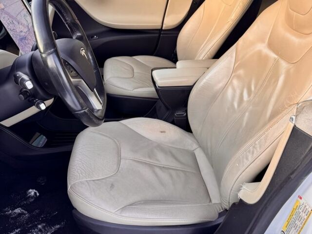 Белый Тесла Модель С, объемом двигателя 0 л и пробегом 286 тыс. км за 11999 $, фото 6 на Automoto.ua