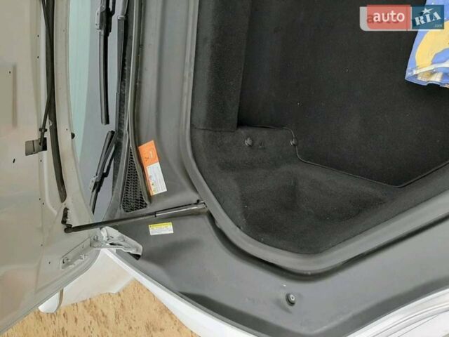 Белый Тесла Модель С, объемом двигателя 0 л и пробегом 170 тыс. км за 22000 $, фото 1 на Automoto.ua