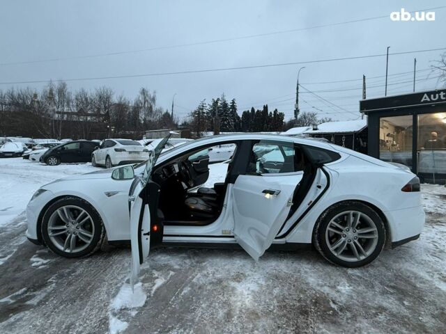 Білий Тесла Модель С, об'ємом двигуна 0 л та пробігом 130 тис. км за 17990 $, фото 10 на Automoto.ua