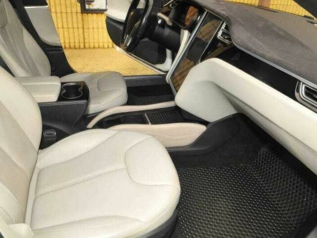 Белый Тесла Модель С, объемом двигателя 0 л и пробегом 110 тыс. км за 5000 $, фото 6 на Automoto.ua