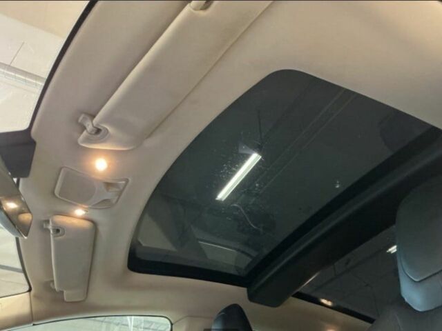 Білий Тесла Модель С, об'ємом двигуна 0 л та пробігом 121 тис. км за 13100 $, фото 6 на Automoto.ua